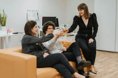 Friday Bubbles - das Sekt Abo für Firmen Lizenz zum Genießen
