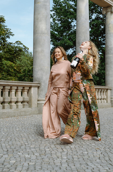 Das ganze OUTFIT: Wickelhose + Oberteil als Set - „Ein Tag im Weingarten“ Lizenz zum Genießen